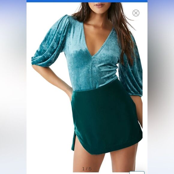 Free People You Wish Velvet Bodysuit
NWT deep Teal color size S - Picture 7 of 11
